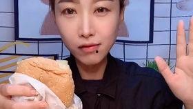 小颖吃瓜,揭秘娱乐圈那些不为人知的幕后故事  第2张