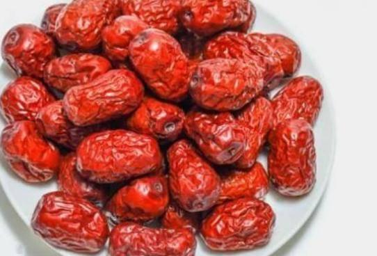 梦见买瓜和红枣吃瓜,瓜果飘香，红枣甜蜜的味蕾之旅