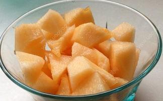 吃哈密瓜菠萝嗓子疼,小心嗓子不适！