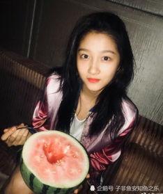 关晓彤夏天吃瓜,关晓彤的清凉消暑美食时光