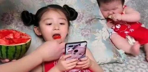 女儿吃瓜的方法,女儿的独特吃瓜技巧揭秘