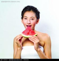 带墨镜吃瓜头像女,揭秘带墨镜吃瓜女生的独特魅力