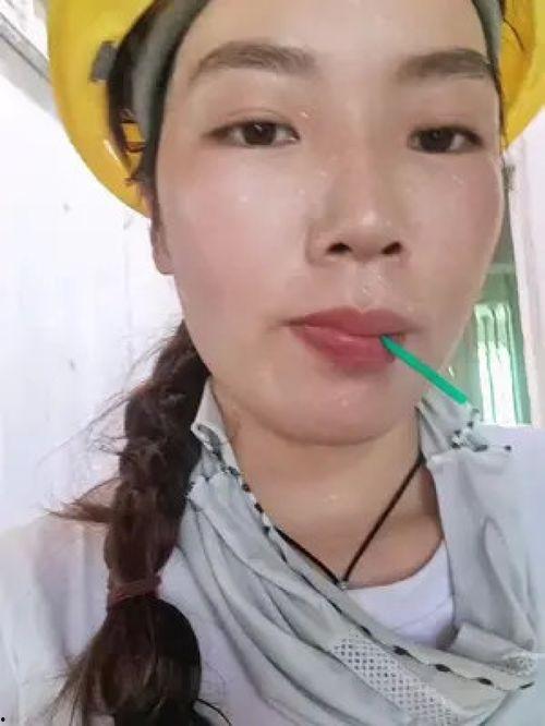 吃太阳瓜的小姐姐,小姐姐的奇幻食光之旅