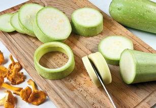 角瓜芯可以吃么,可食用之谜，揭秘其营养价值与食用方法