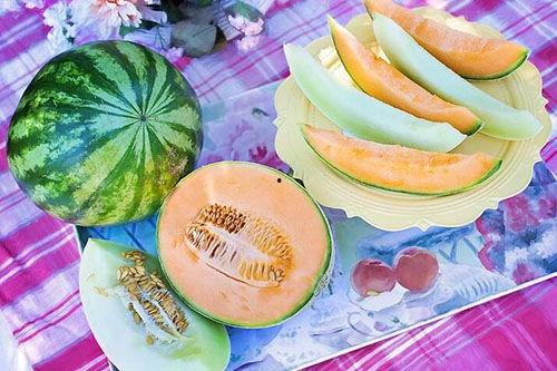 梦见亲戚给我吃瓜  第2张