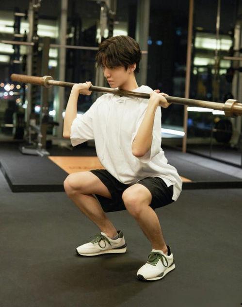 健身冠军吃瓜视频,吃瓜视频背后的健身生活