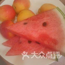 锡盟维多利吃瓜,吃瓜群众的欢乐盛宴  第2张