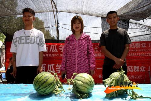 纳凉吃瓜照片高清  第2张