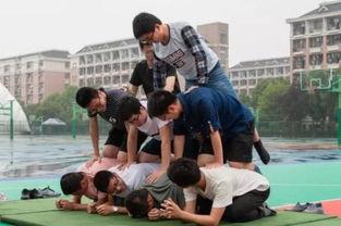 校园操场吃瓜  第2张