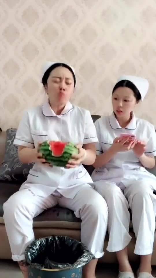 护士吃瓜群众,揭秘吃瓜群众的趣味生活  第3张