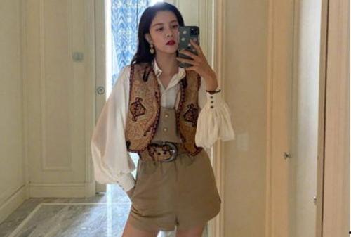 黑色衣服女的吃瓜,揭秘娱乐圈最新八卦风云
